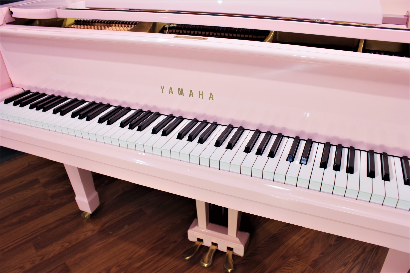 Yamaha Designer Pink Grand Piano G5 6'6'' | Grand Pianos