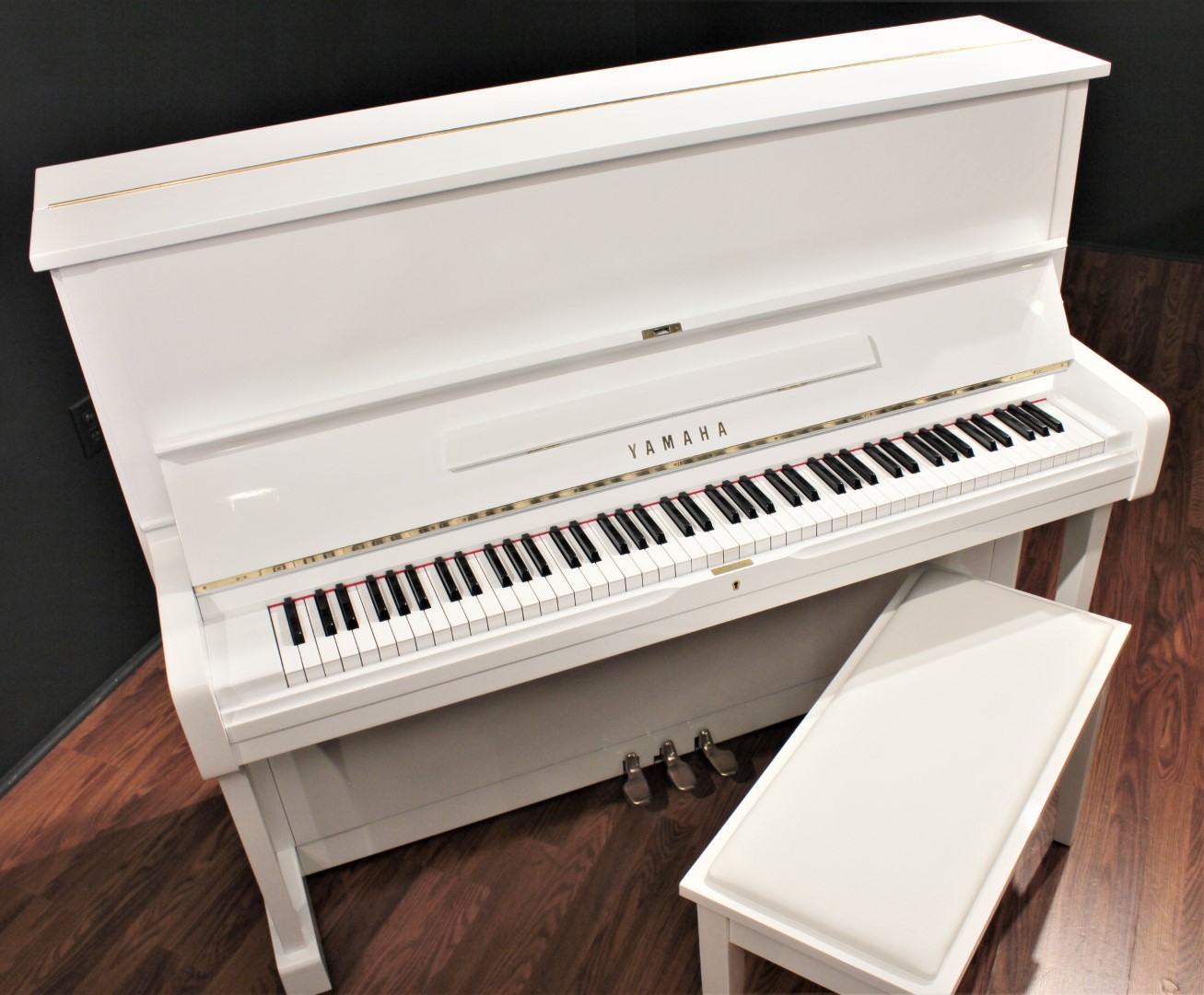 Yamaha U1 48'' Studio Upright Piano Polished White | Upright Pianos